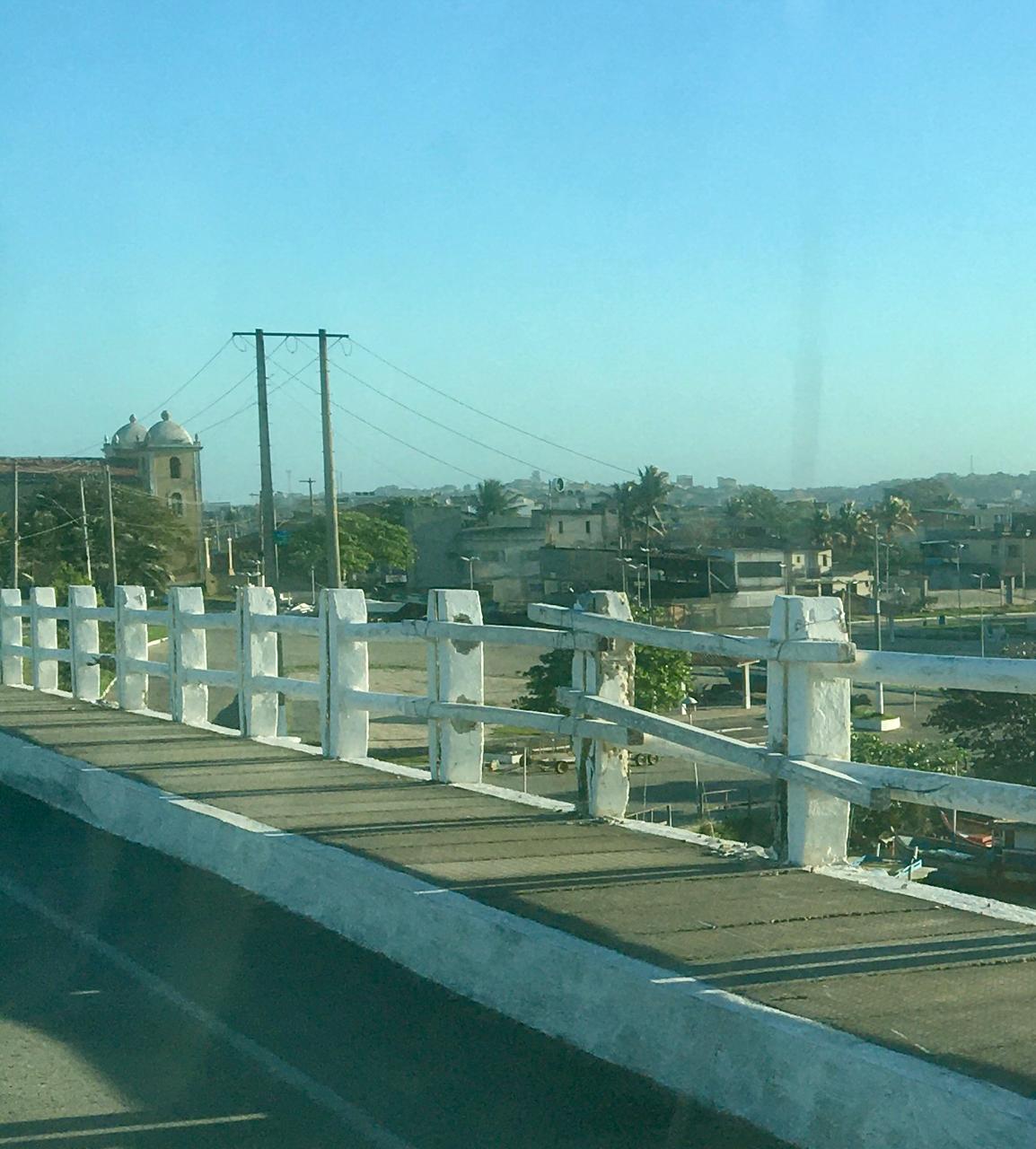 Situação da ponte entre os bairros de Barra de Itapemirim e Pontal, em Marataízes.