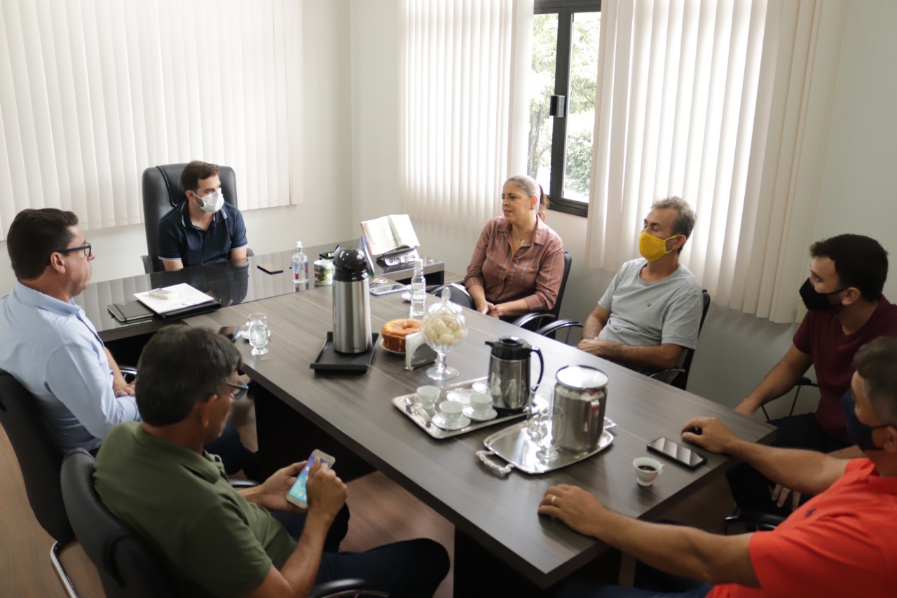 Reunião com o prefeito de Marilândia, Gutim Astorim, e representantes da região. / Foto: Bruno Fritz