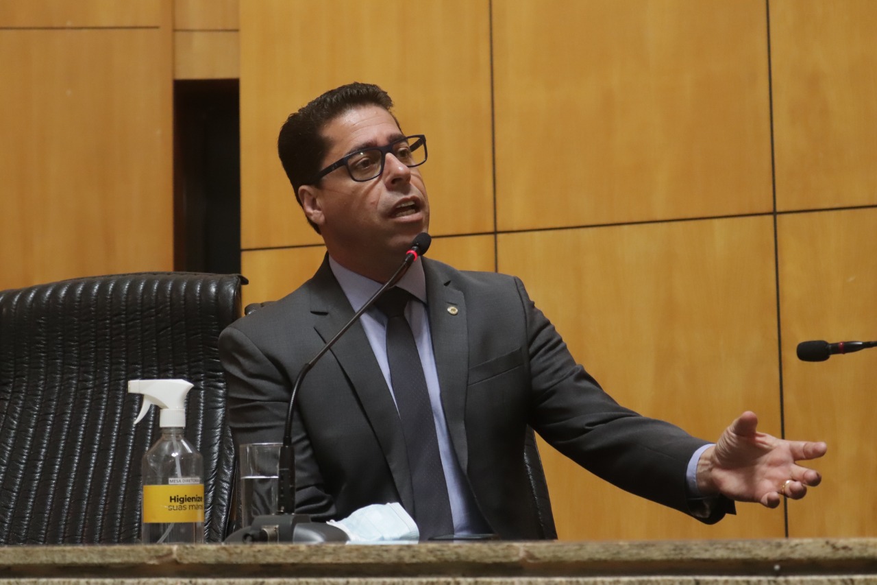 Na Assembleia, Marcelo Santos liderou aprovação de empréstimo que vai custear obras no Estado. / Foto: Bruno Fritz