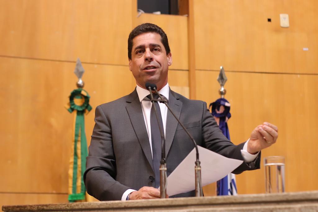 Deputado Marcelo Santos viabilizou recursos para a obra de recuperação da orla de Iriri / Foto: Bruno Fritz