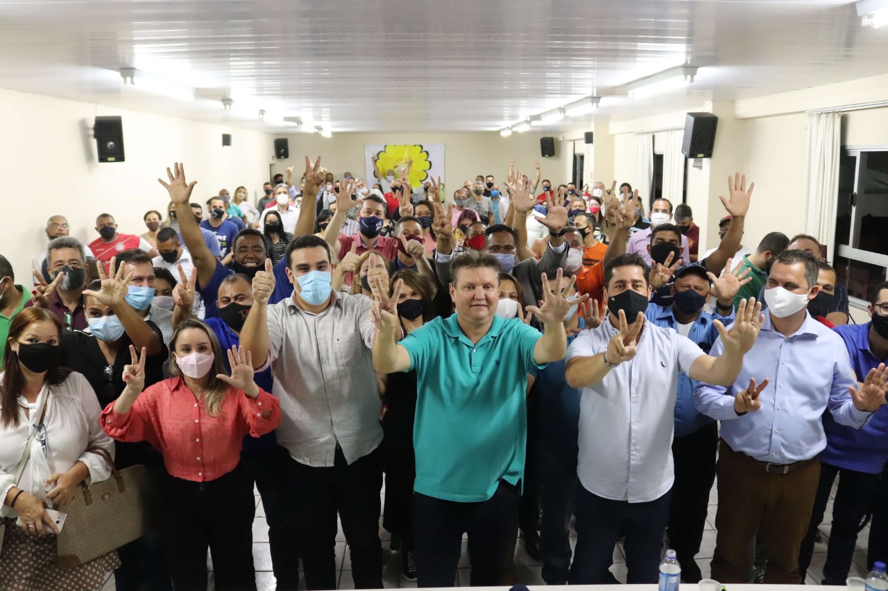 Reunião conjunta do Podemos e Republicanos contou com participação de filiados, pré-candidatos, presidentes das duas legendas e de deputados. Foto/Bruno Fritz