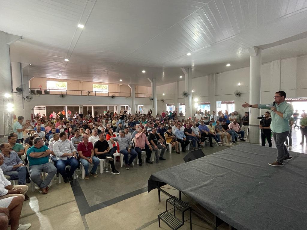 Lideranças e comunidade marcaram presença para dialogar sobre os desafios e oportunidades do futuro capixaba. / Foto: Júlio de Carvalho