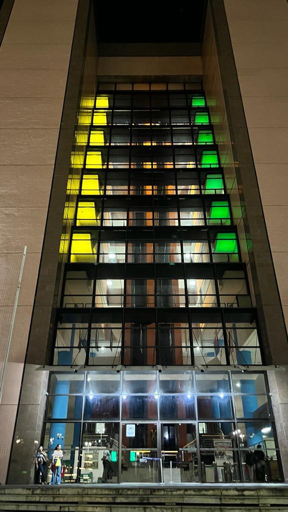 Assembleia recebe as cores do Brasil para valorizar o futebol capixaba