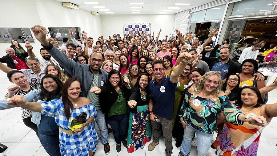Durante campanha, Marcelo Santos reunido com apoiadores no Comitê Central. / Foto: Bruno Fritz