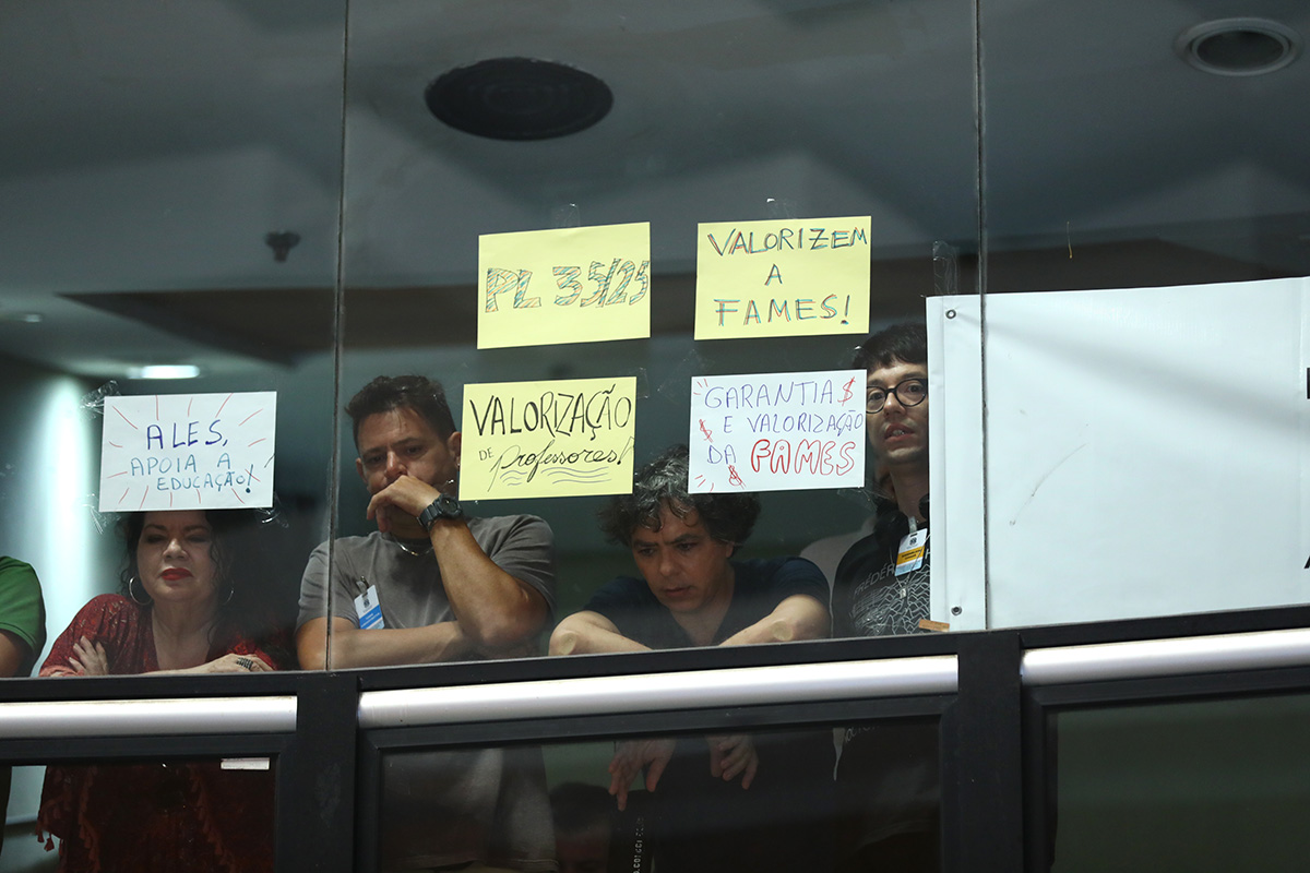 Deputados aprovam reestruturação de carreiras da Fames